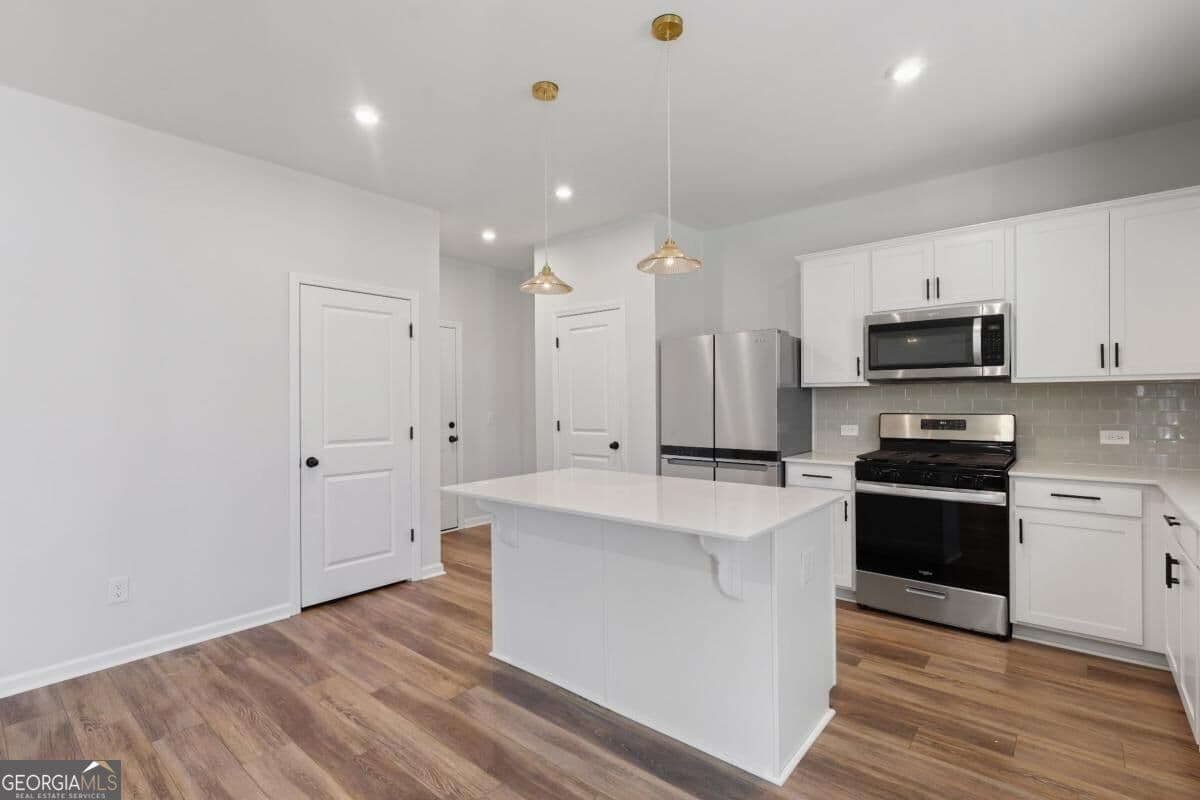 4 bedroom, 2.5 bathroom, 2,322 sq ft single family residence for sale at 38 Shade Tree Drive, Richmond Hill, GA 31324 — photo 7