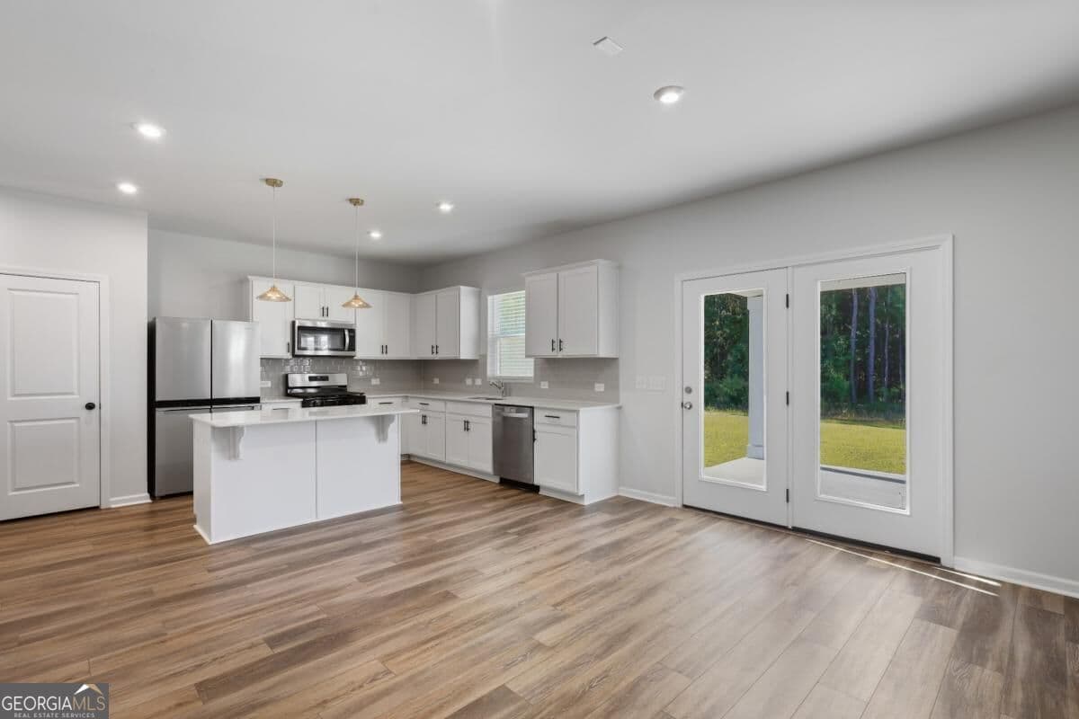 4 bedroom, 2.5 bathroom, 2,322 sq ft single family residence for sale at 38 Shade Tree Drive, Richmond Hill, GA 31324 — photo 5