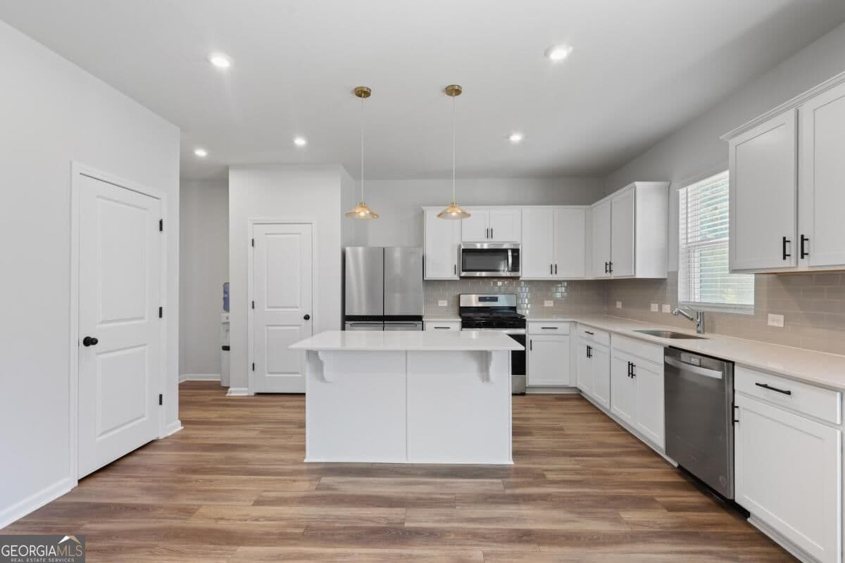 4 bedroom, 2.5 bathroom, 2,322 sq ft single family residence for sale at 38 Shade Tree Drive, Richmond Hill, GA 31324 — photo 8