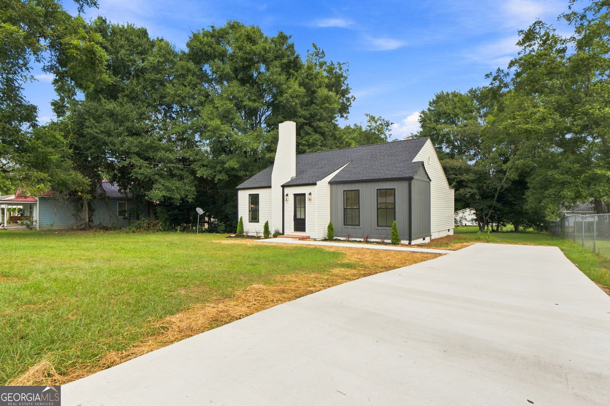 3 bedroom, 2 bathroom, 1,488 sq ft single family residence for sale at 515 E Lee Street, Thomaston, GA 30286 — photo 2