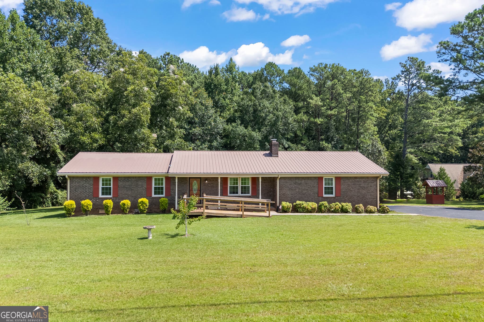 3 bedroom, 2 bathroom, 2,023 sq ft single family residence for sale at 8050 Hog Mountain Road, Statham, GA 30666 — photo 2