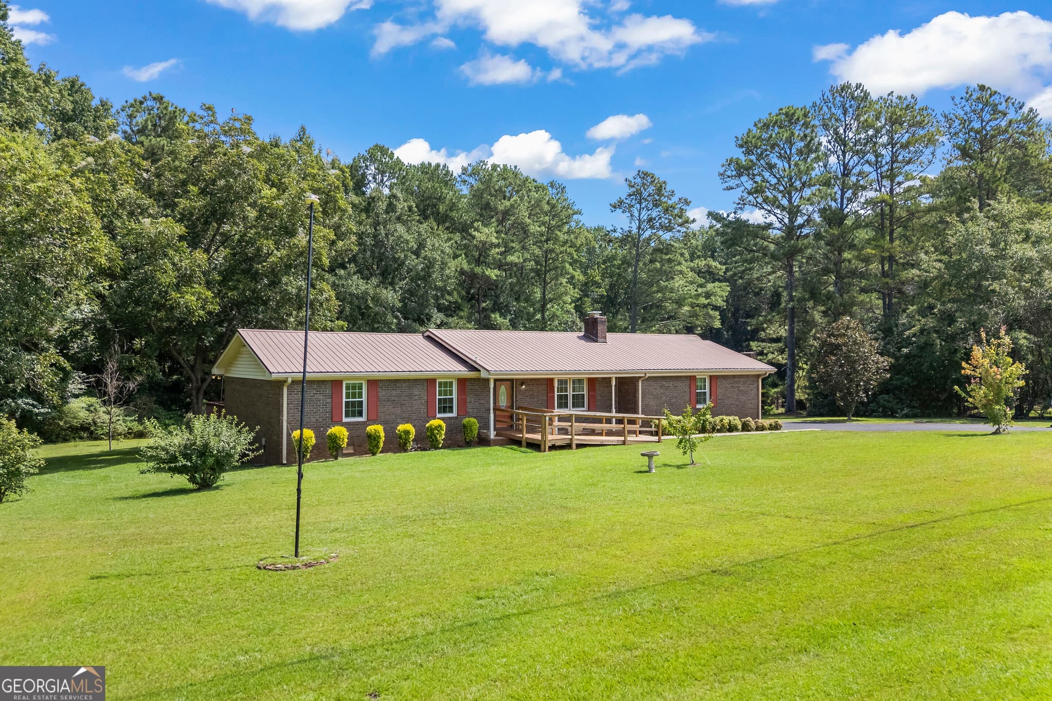 3 bedroom, 2 bathroom, 2,023 sq ft single family residence for sale at 8050 Hog Mountain Road, Statham, GA 30666 — photo 3