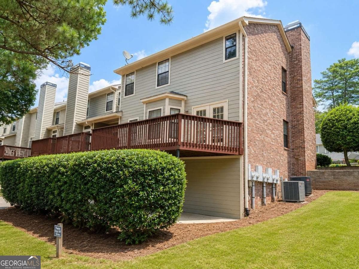 3 bedroom, 3.5 bathroom, 2,076 sq ft townhouse for sale at 621 Granby Hill Place, Alpharetta, GA 30022 — photo 2