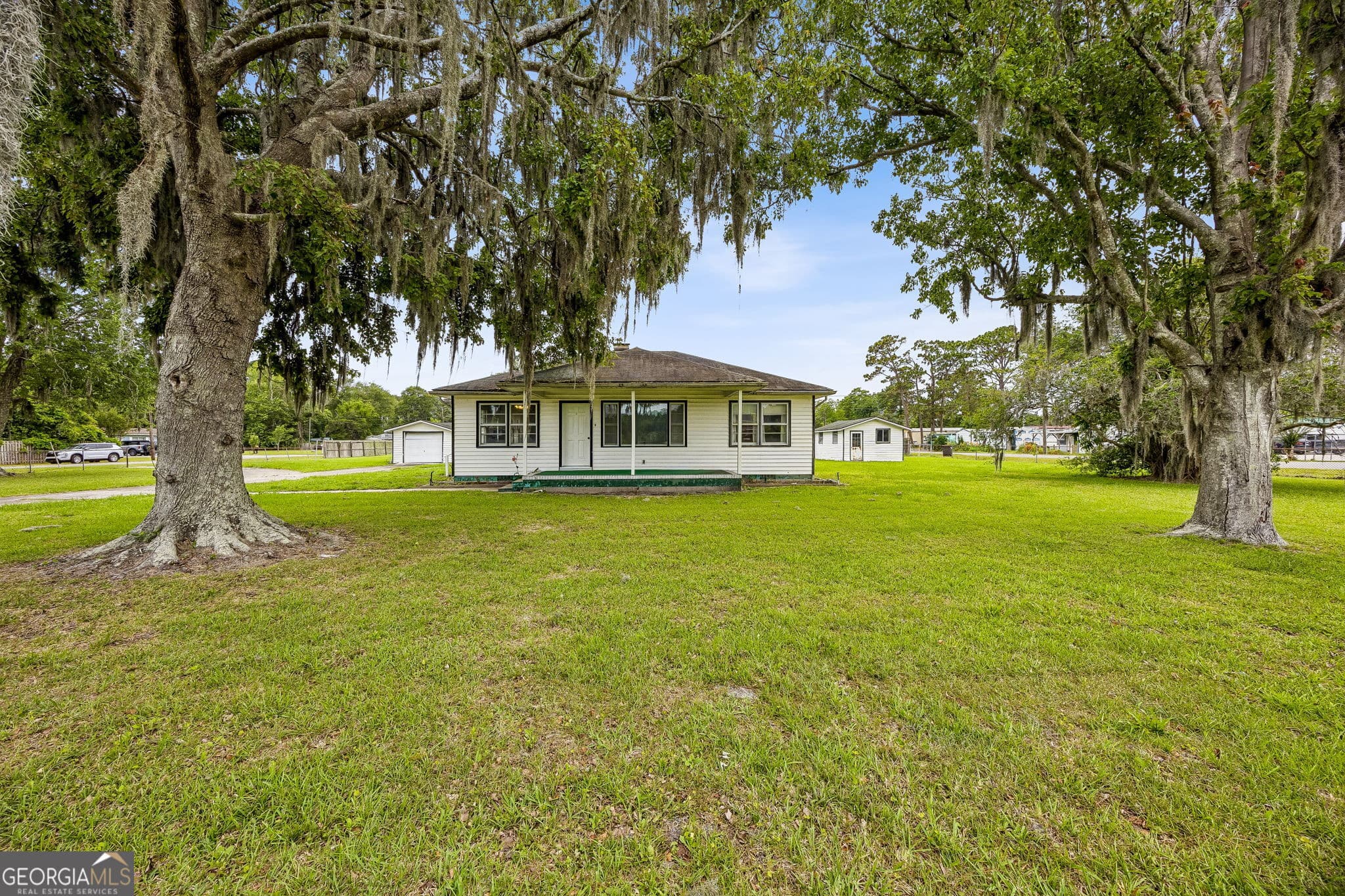 3 bedroom, 1 bathroom, 1,064 sq ft single family residence for sale at 879 Charlie Smith Sr Highway, St. Marys, GA 31558 — photo 2