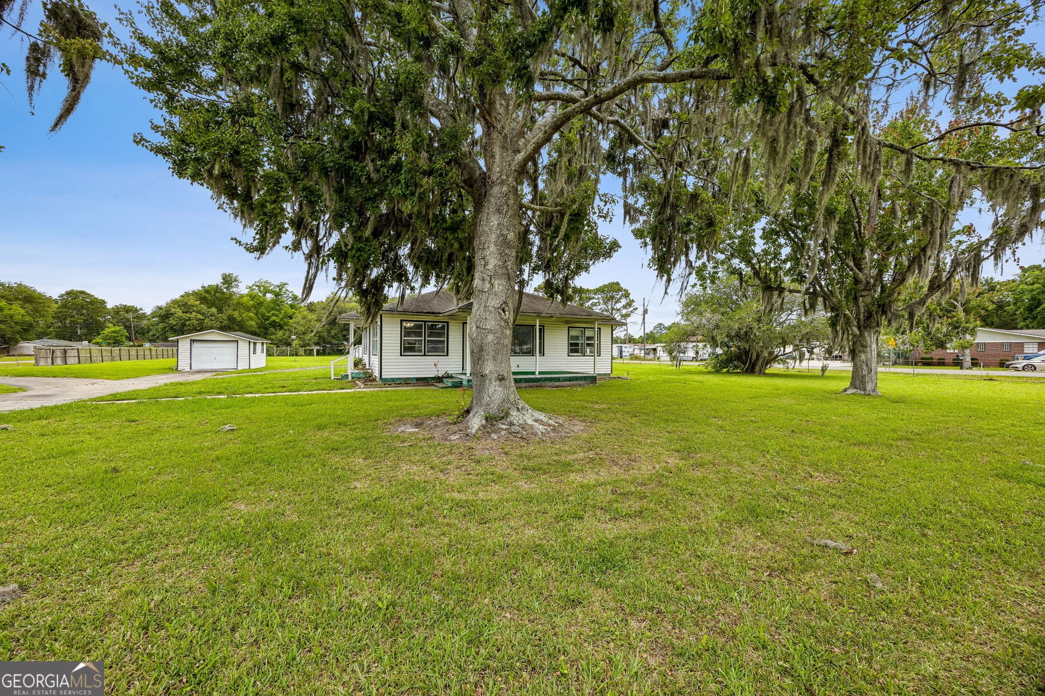 3 bedroom, 1 bathroom, 1,064 sq ft single family residence for sale at 879 Charlie Smith Sr Highway, St. Marys, GA 31558 — photo 3