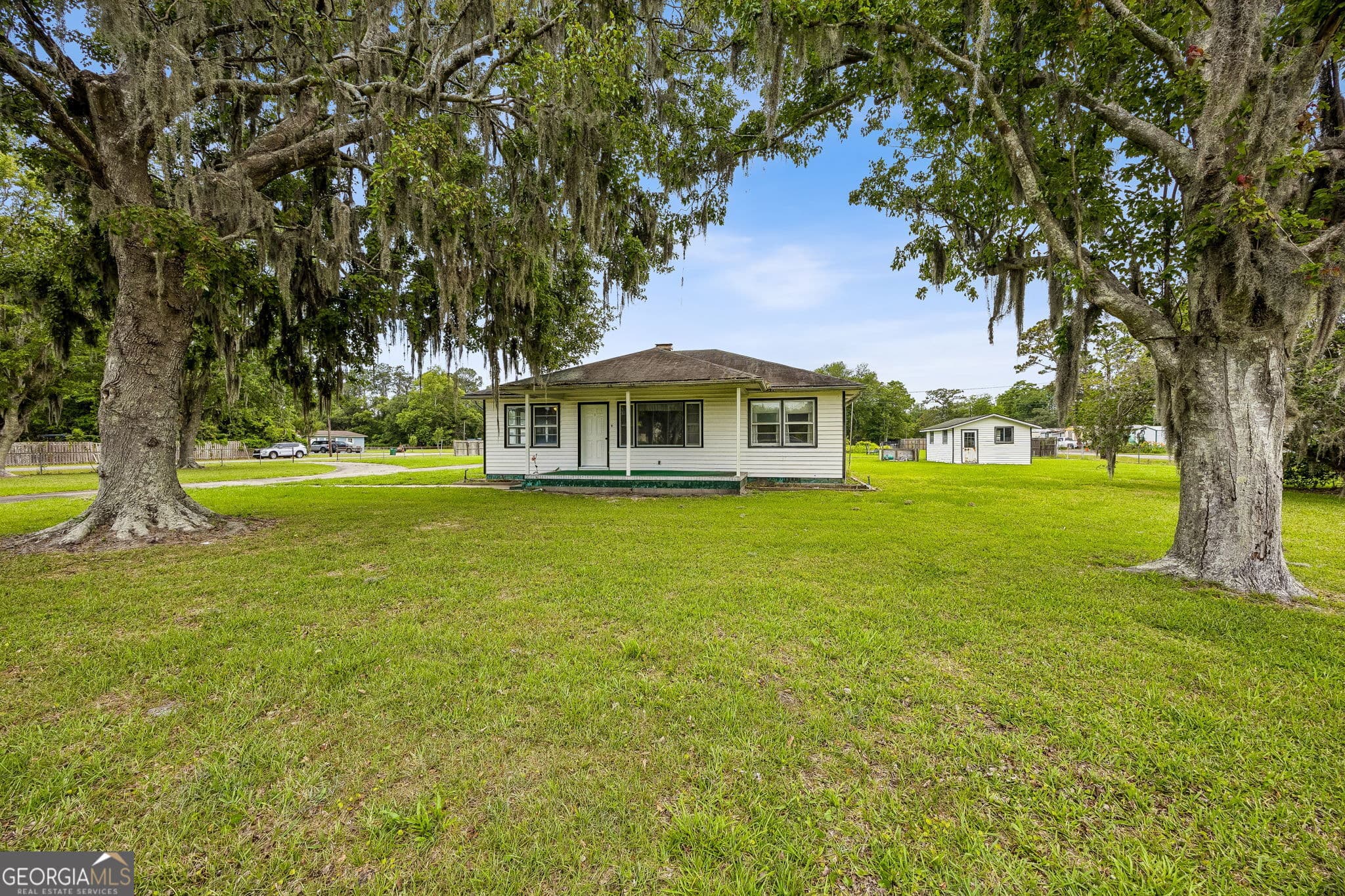 3 bedroom, 1 bathroom, 1,064 sq ft single family residence for sale at 879 Charlie Smith Sr Highway, St. Marys, GA 31558 — photo 1 of 24