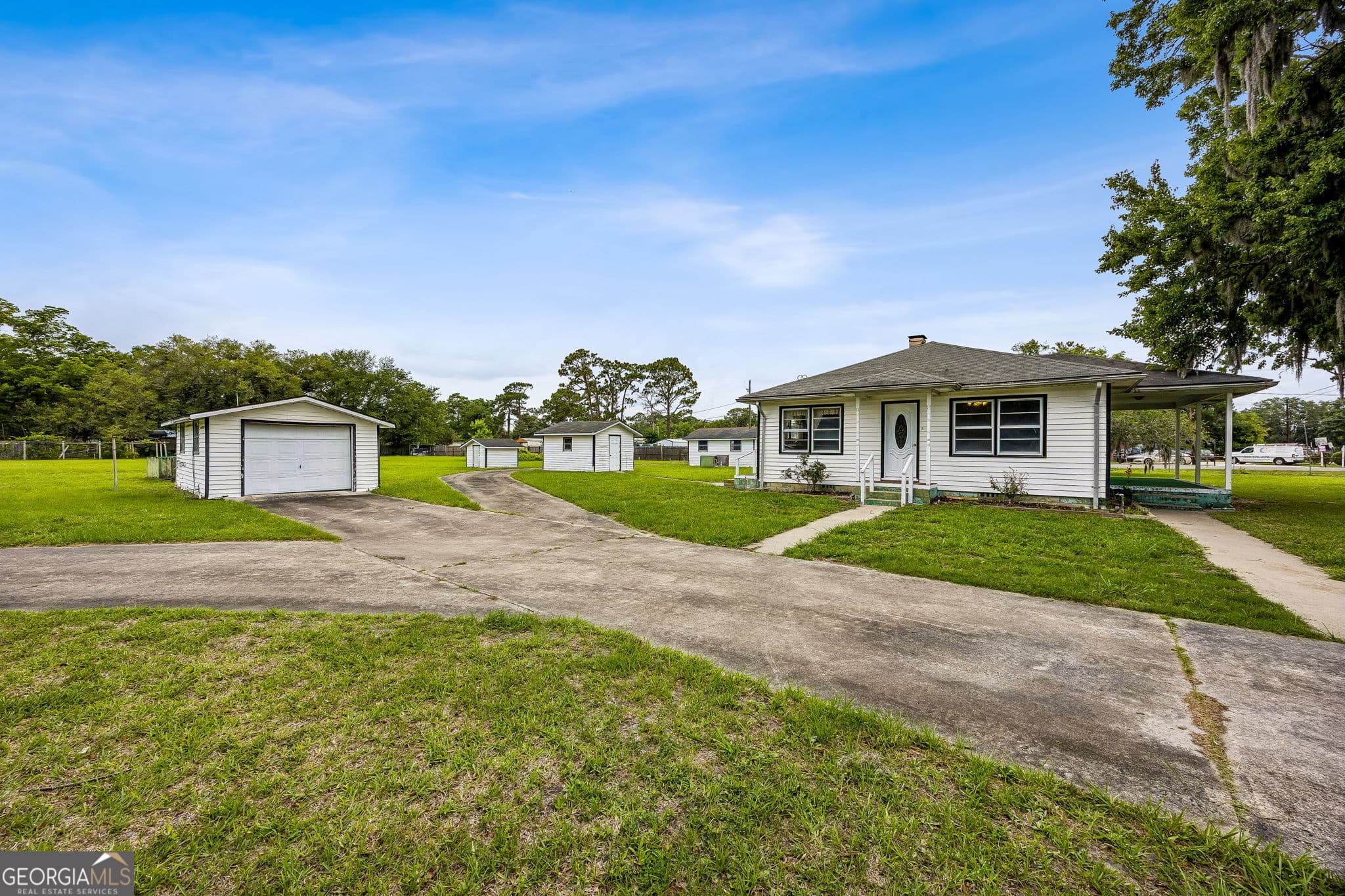 3 bedroom, 1 bathroom, 1,064 sq ft single family residence for sale at 879 Charlie Smith Sr Highway, St. Marys, GA 31558 — photo 4