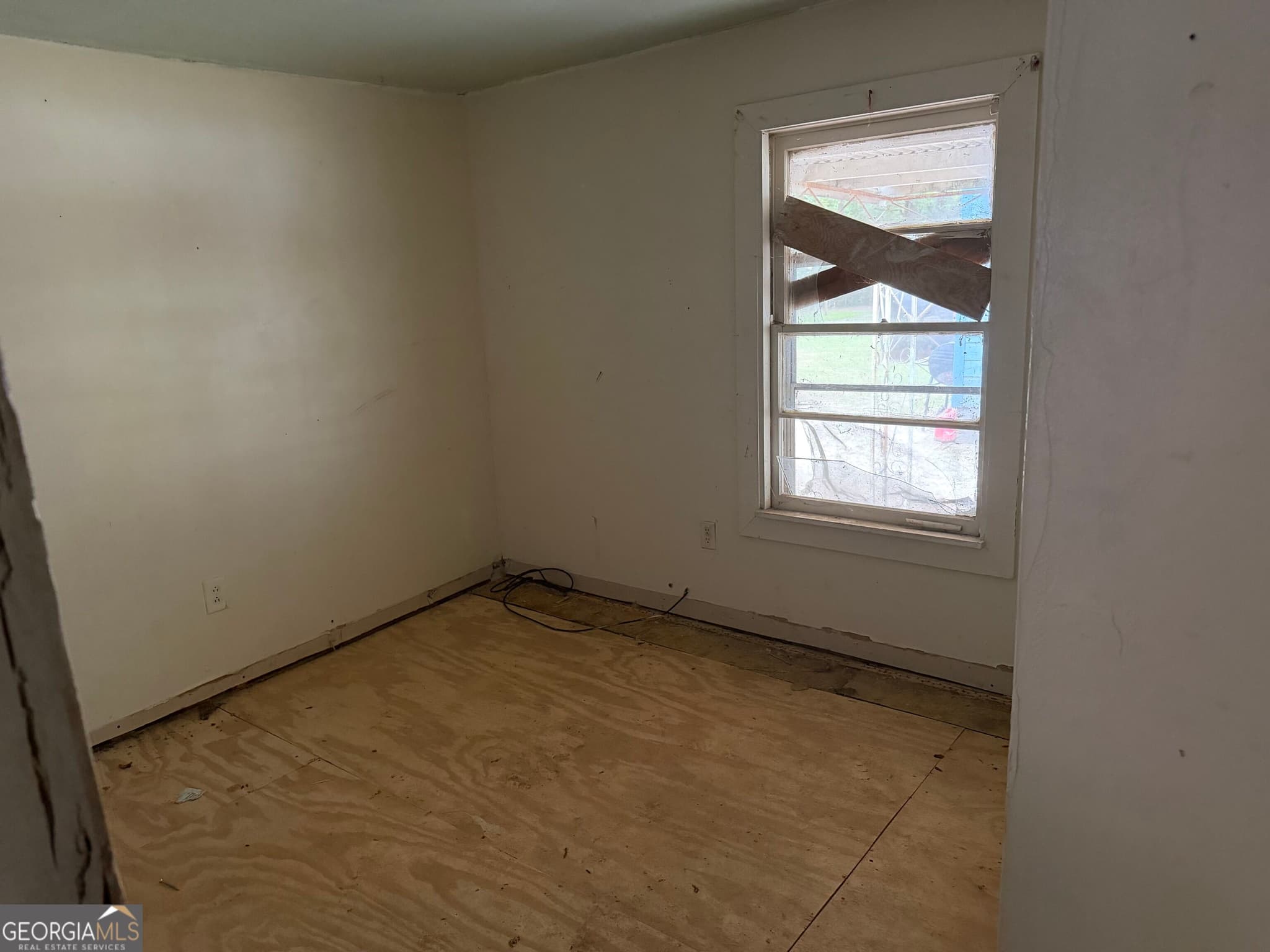 3 bedroom, 2 bathroom, 1,193 sq ft single family residence for sale at 407 Lamar Street, Fort Valley, GA 31030 — photo 5