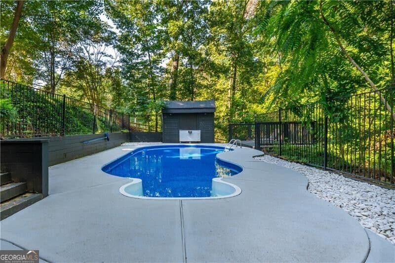 4 bedroom, 2.5 bathroom, 2,792 sq ft single family residence under contract at 777 Chanson Drive, Marietta, GA 30064 — photo 7