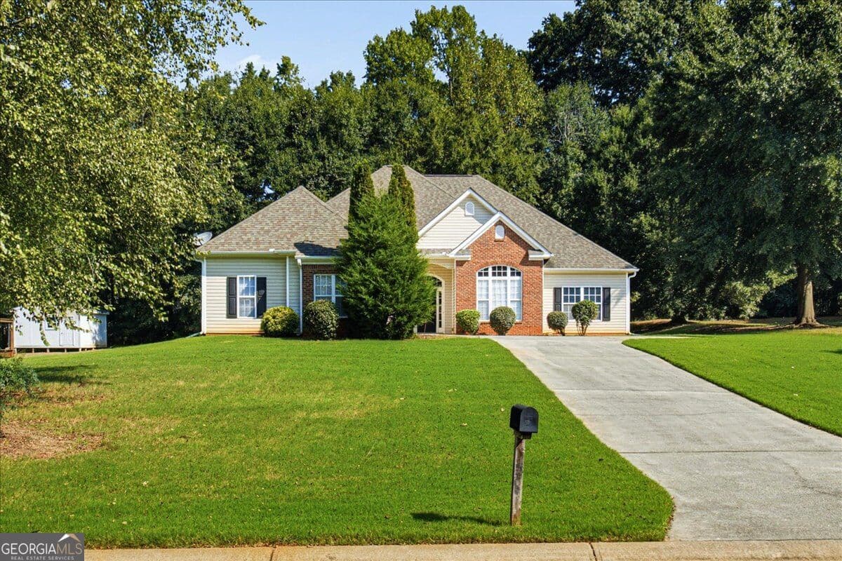 3 bedroom, 2 bathroom, 2,342 sq ft single family residence for sale at 150 Stewart Hollow Lane, Covington, GA 30016 — photo 4