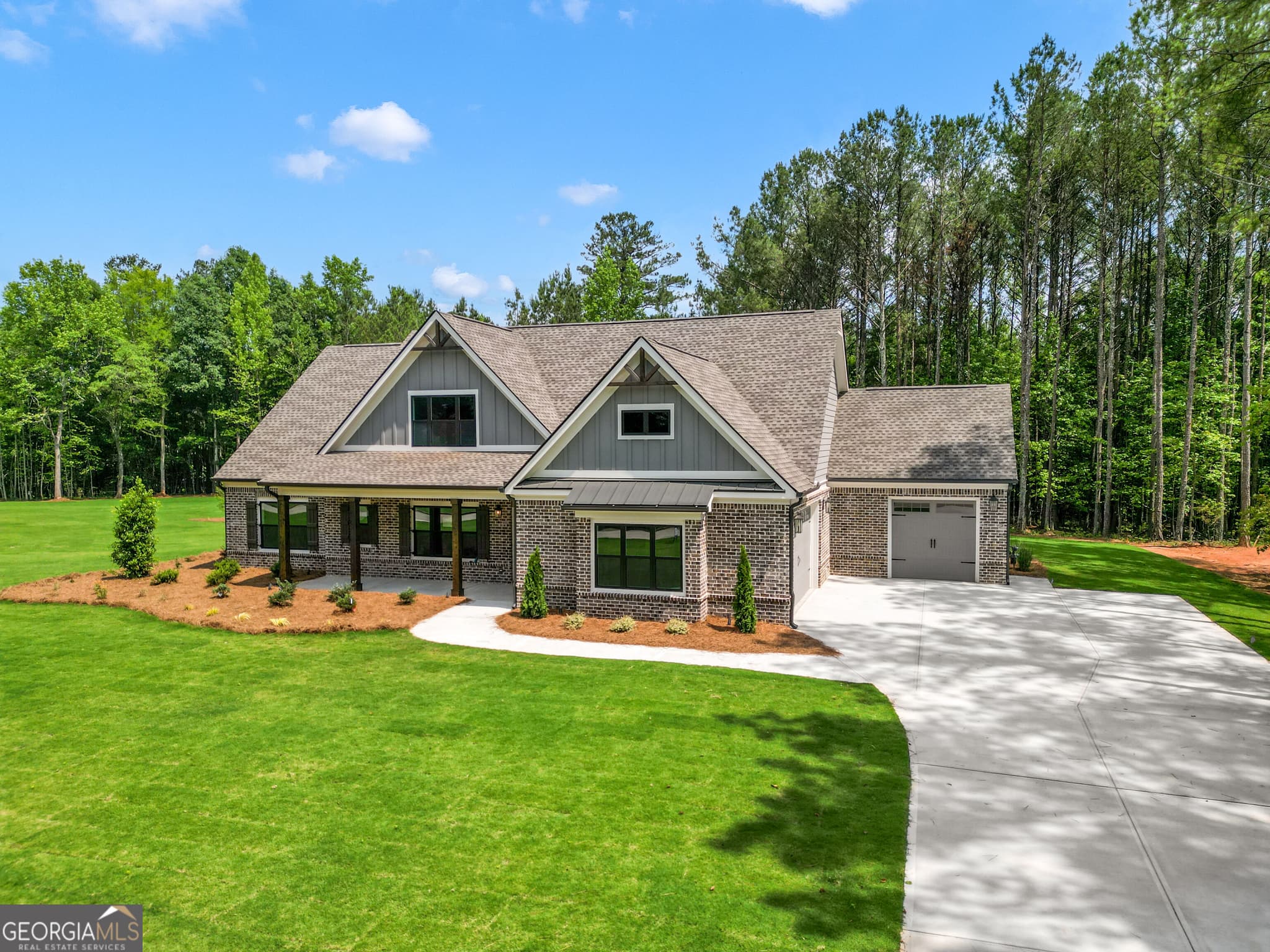 4 bedroom, 3.5 bathroom, 3,042 sq ft single family residence for sale at 617 Shepherds Crossing, Oxford, GA 30054 — photo 1 of 39
