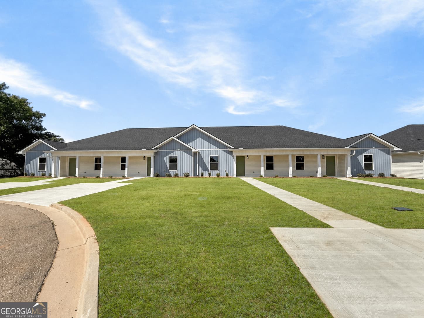 3 bedroom, 2 bathroom, 1,402 sq ft townhouse for sale at 313 Airman Boulevard, Warner Robins, GA 31088 — photo 2