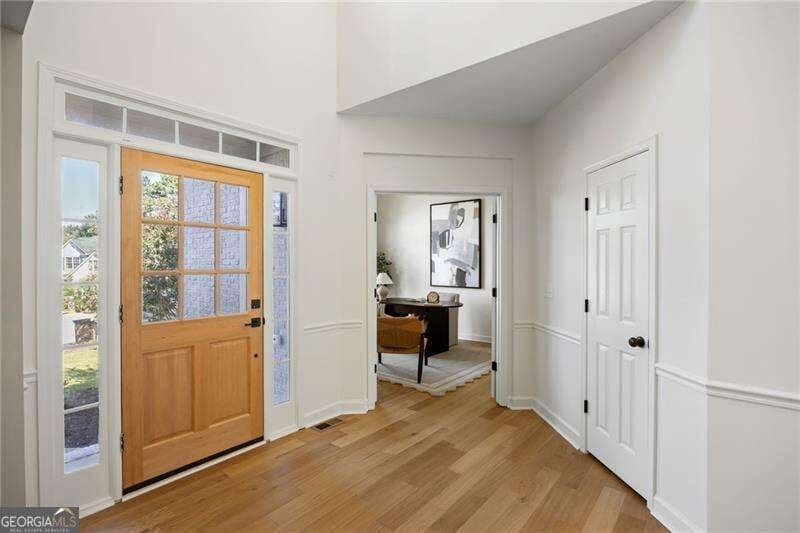 5 bedroom, 3.5 bathroom, 3,712 sq ft single family residence for sale at 770 Heathland Drive, Roswell, GA 30075 — photo 3