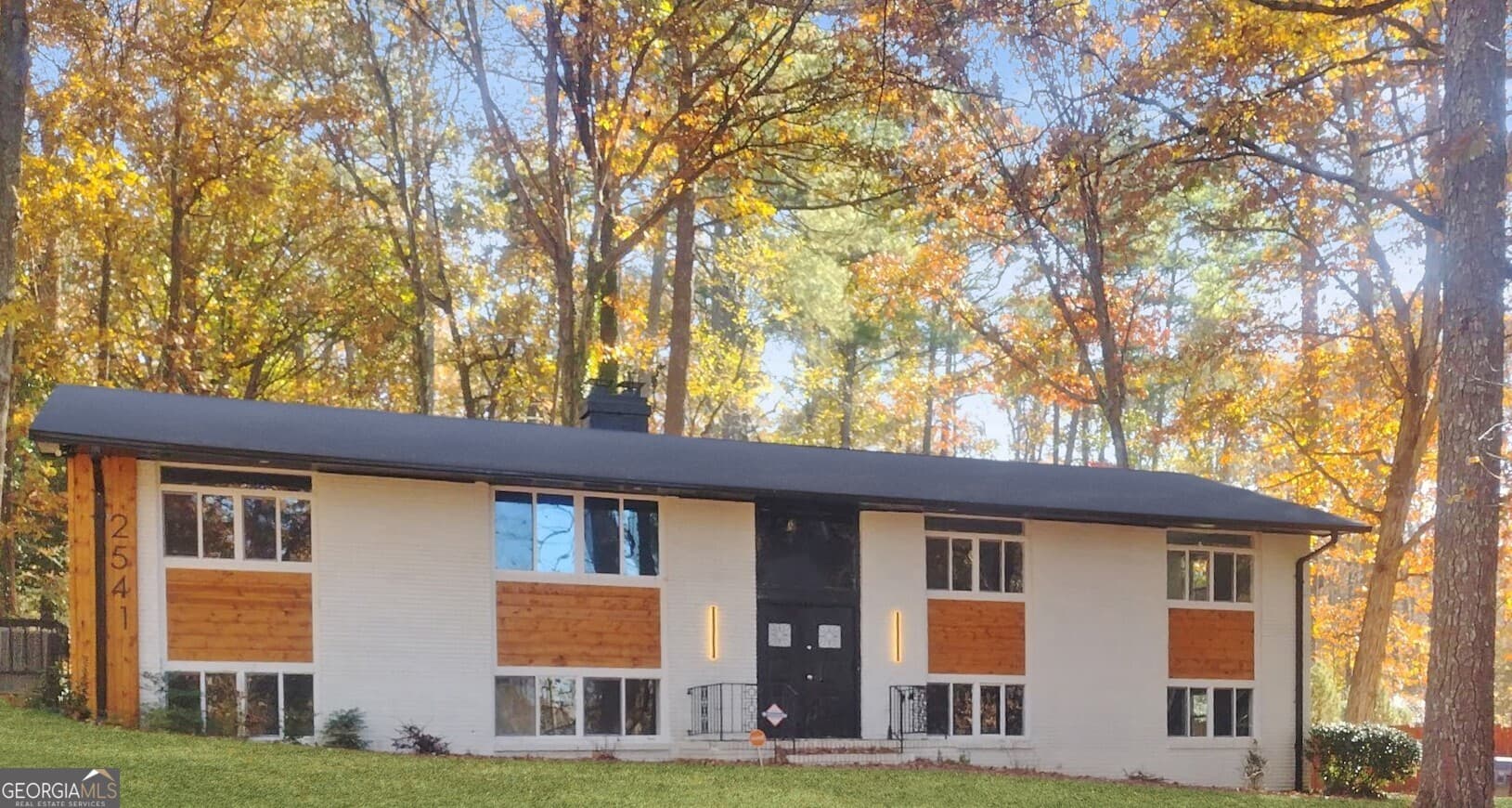 4 bedroom, 3 bathroom, 1,728 sq ft single family residence for sale at 2541 Peyton Woods Trail, Atlanta, GA 30311 — photo 1 of 15