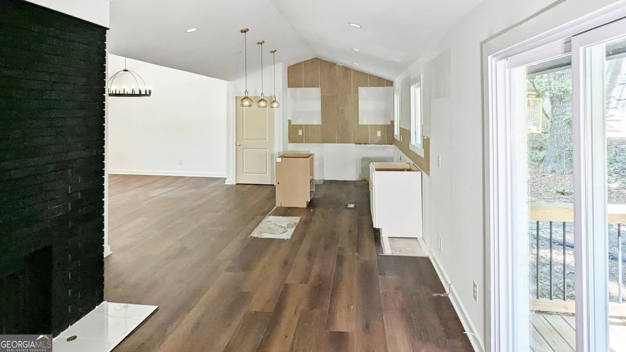 4 bedroom, 3 bathroom, 1,728 sq ft single family residence for sale at 2541 Peyton Woods Trail, Atlanta, GA 30311 — photo 4