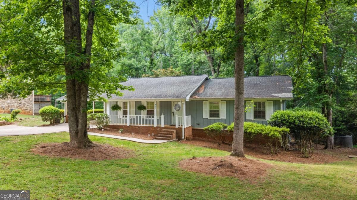 3 bedroom, 2 bathroom, 2,073 sq ft single family residence for sale at 388 Cherokee Ridge, Athens, GA 30606 — photo 3