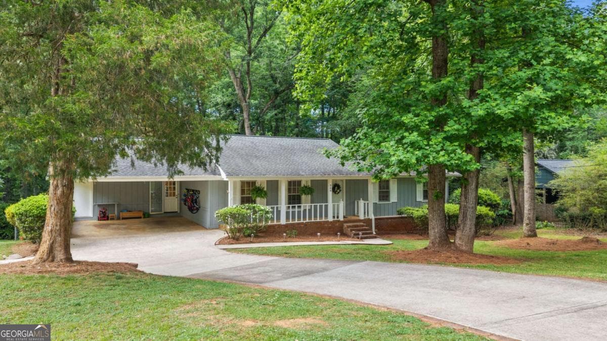 3 bedroom, 2 bathroom, 2,073 sq ft single family residence for sale at 388 Cherokee Ridge, Athens, GA 30606 — photo 4
