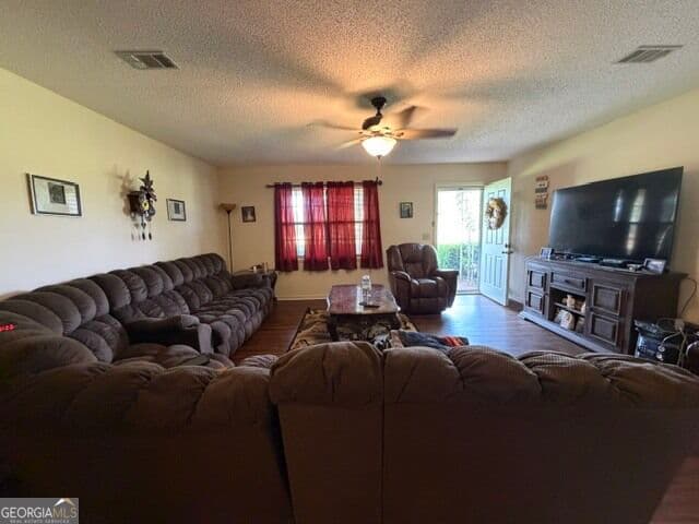4 bedroom, 2 bathroom, 1,919 sq ft single family residence for sale at 44 Hilltop Drive, Lumber City, GA 31549 — photo 8