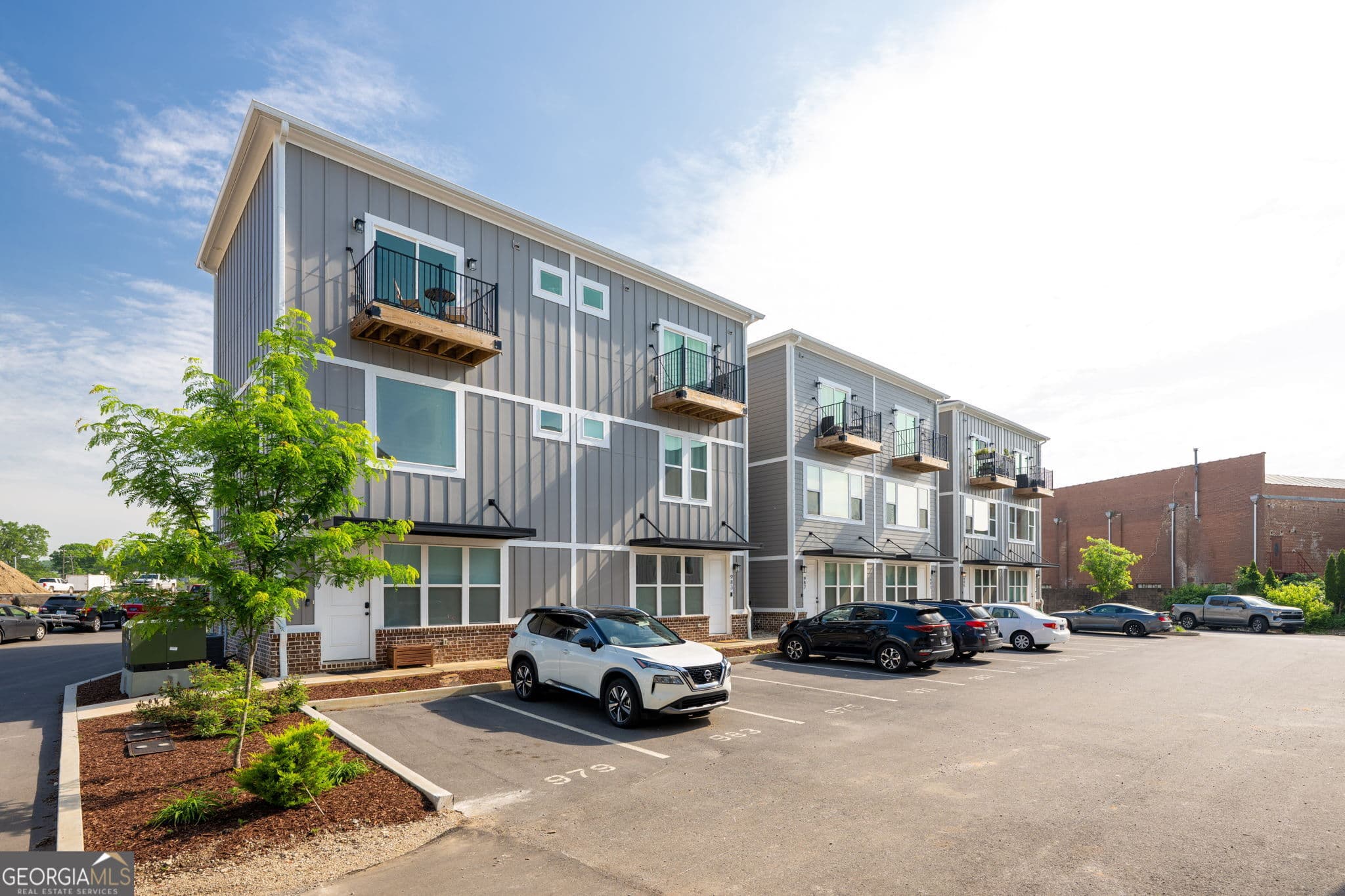2 bedroom, 2.5 bathroom, 1,398 sq ft townhouse for sale at 979 Montague Place, Chattanooga, TN 37408