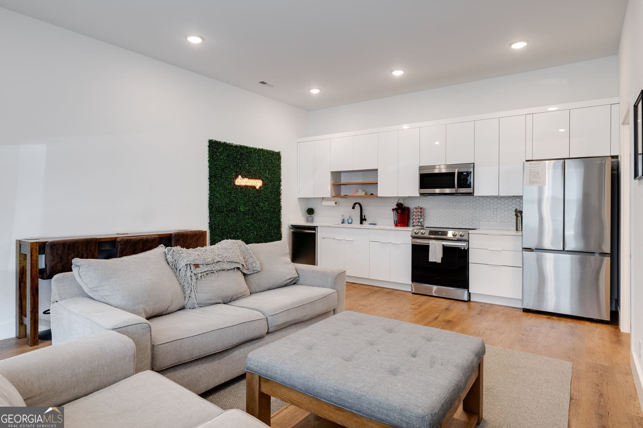 2 bedroom, 2.5 bathroom, 1,398 sq ft townhouse for sale at 979 Montague Place, Chattanooga, TN 37408 — photo 5