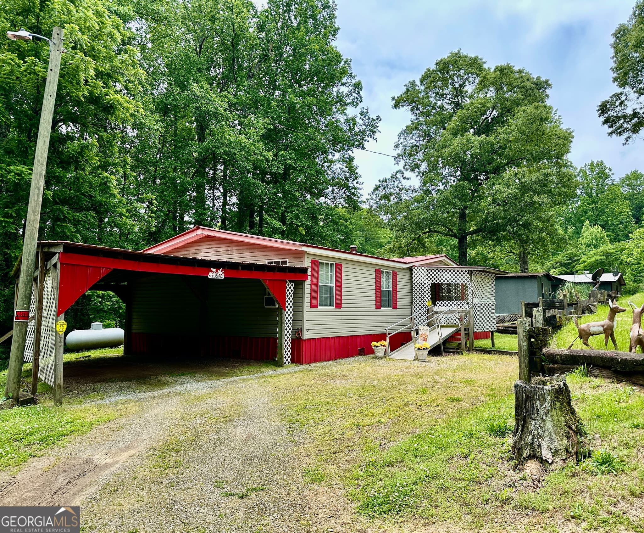 2 bedroom, 2 bathroom, 1,404 sq ft manufactured home,single family residence sold at 260 Lakey Lane, Cornelia, GA 30531
