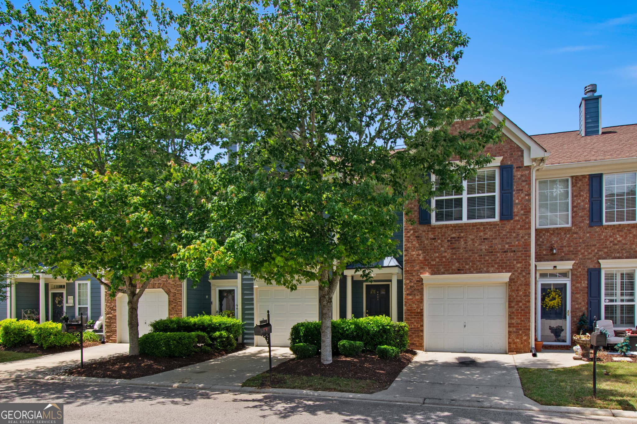 2 bedroom, 2.5 bathroom, 1,456 sq ft townhouse sold at 6411 Silvertide Way, Flowery Branch, GA 30542