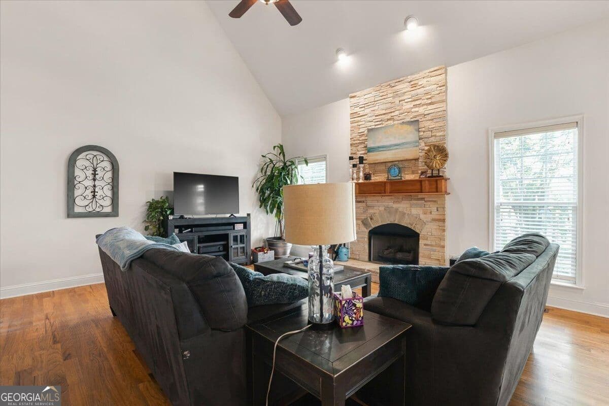 4 bedroom, 2.5 bathroom, 2,371 sq ft single family residence for sale at 920 Huntcliffe Drive, Macon, GA 31210 — photo 7