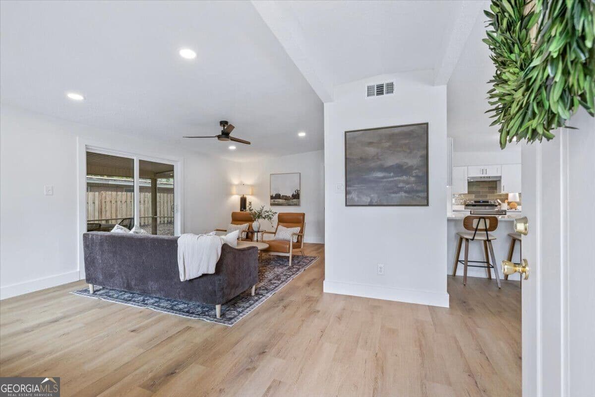 4 bedroom, 2 bathroom, 1,995 sq ft single family residence for sale at 321 Briarcliff Circle, Savannah, GA 31419 — photo 6