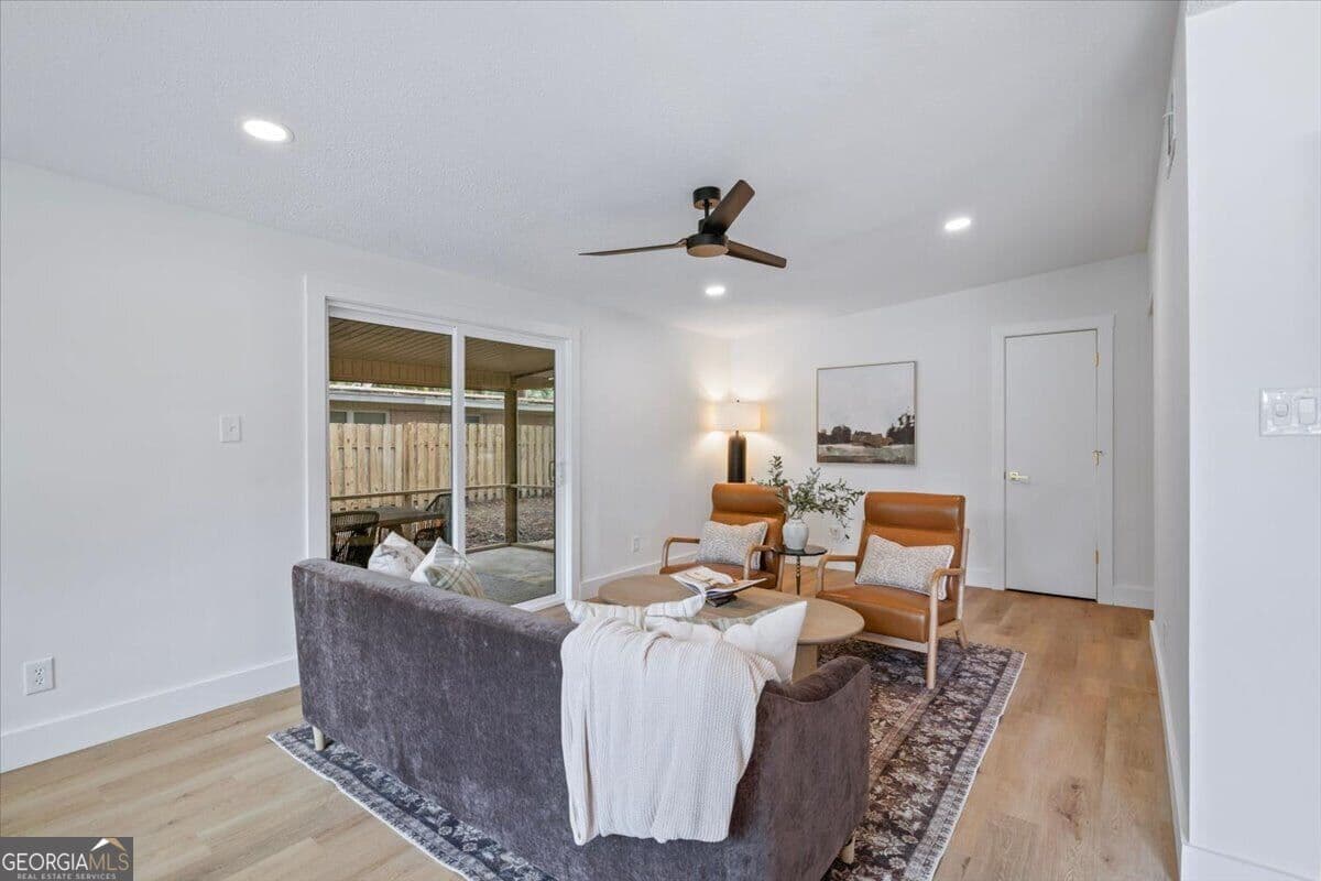 4 bedroom, 2 bathroom, 1,995 sq ft single family residence for sale at 321 Briarcliff Circle, Savannah, GA 31419 — photo 7