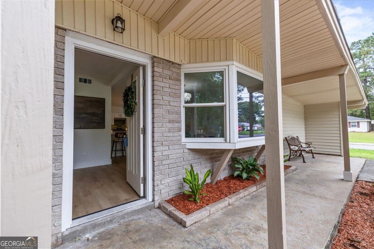 4 bedroom, 2 bathroom, 1,995 sq ft single family residence for sale at 321 Briarcliff Circle, Savannah, GA 31419 — photo 4