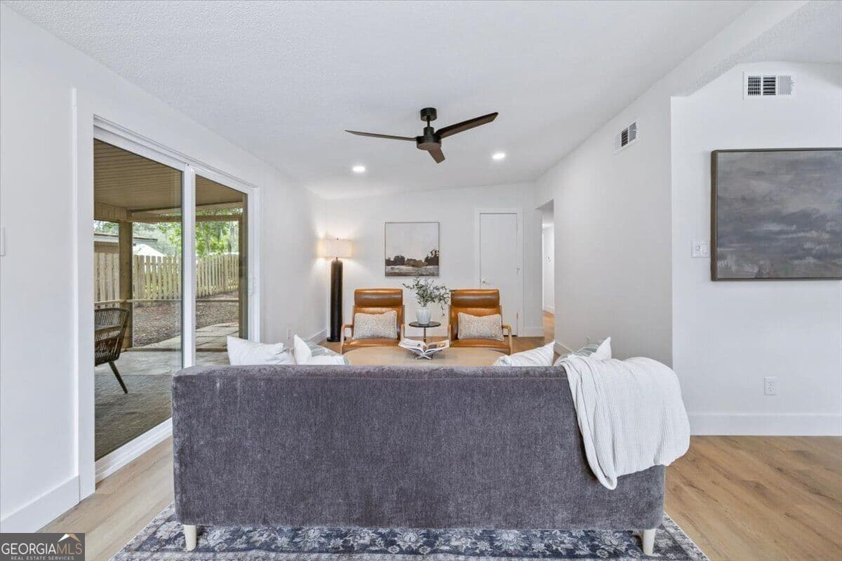 4 bedroom, 2 bathroom, 1,995 sq ft single family residence for sale at 321 Briarcliff Circle, Savannah, GA 31419 — photo 8