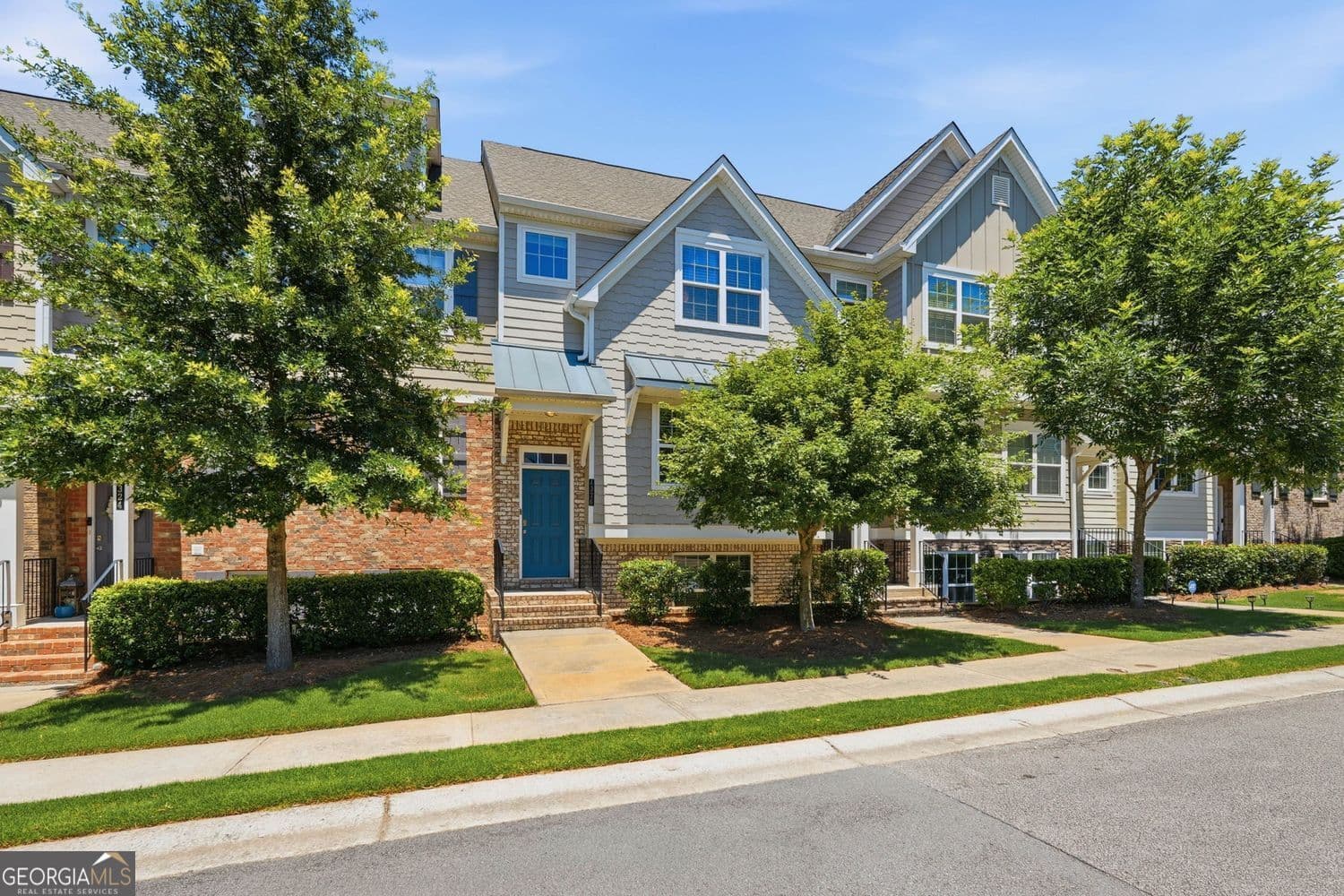 3 bedroom, 3.5 bathroom, 2,850 sq ft townhouse sold at 4326 Buford Valley Way, Buford, GA 30518