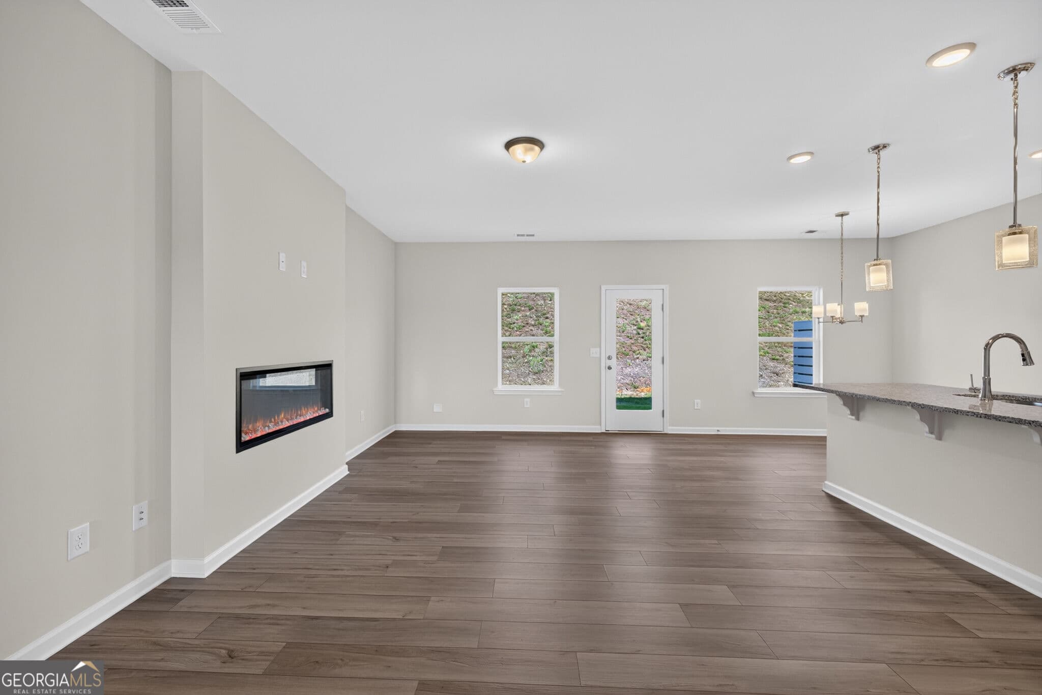 3 bedroom, 2.5 bathroom, 1,806 sq ft townhouse for sale at 1026 Stiles Circle 14, Cartersville, GA 30120 — photo 5