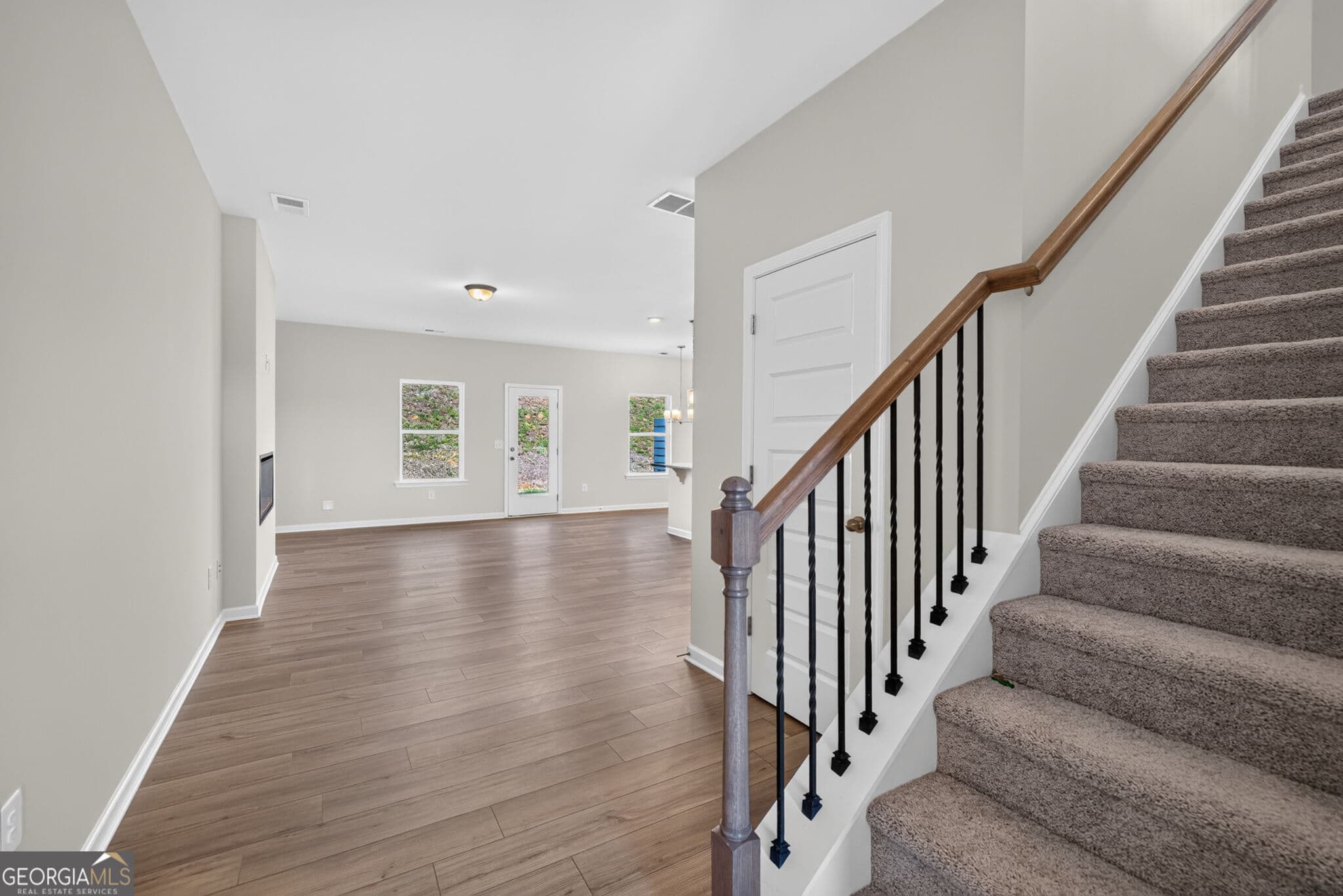 3 bedroom, 2.5 bathroom, 1,806 sq ft townhouse for sale at 1026 Stiles Circle 14, Cartersville, GA 30120 — photo 4