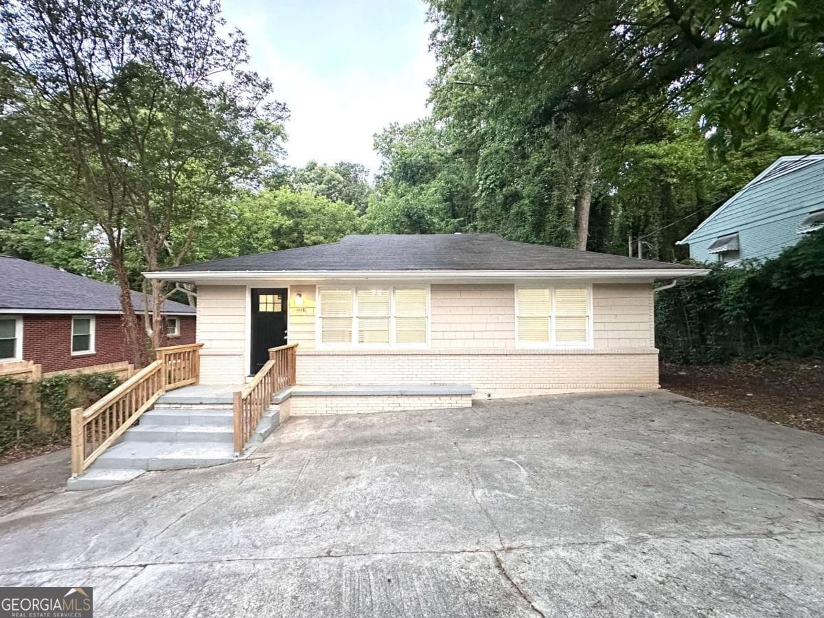 2 bedroom, 1 bathroom, 925 sq ft single family residence for sale at 2239 Nelms Drive, Atlanta, GA 30315 — photo 1 of 11