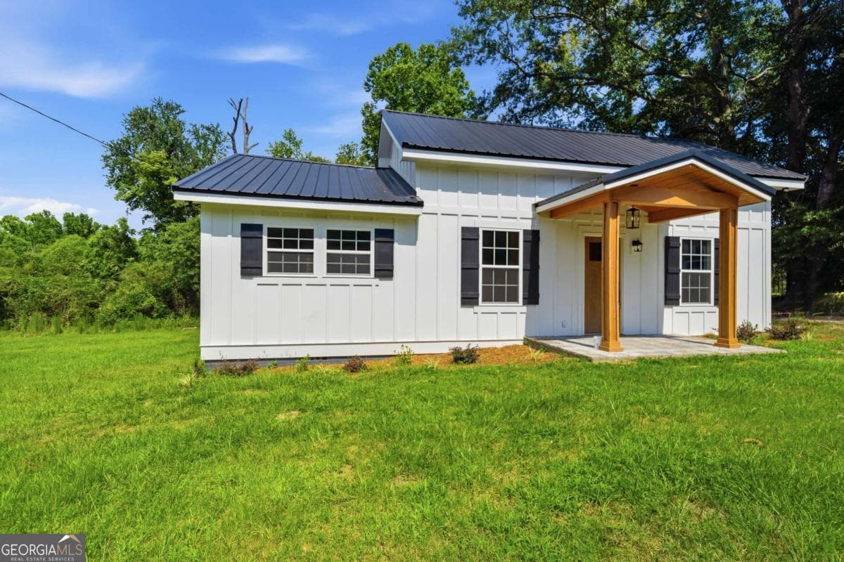2 bedroom, 2 bathroom, 1,380 sq ft single family residence for sale at 203 Main Street, Toomsboro, GA 31090 — photo 3