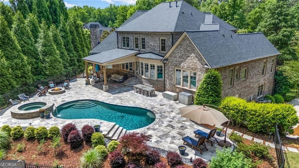 6 bedroom, 6.5 bathroom, 6,899 sq ft single family residence sold at 350 Dewpoint Lane, Johns Creek, GA 30022