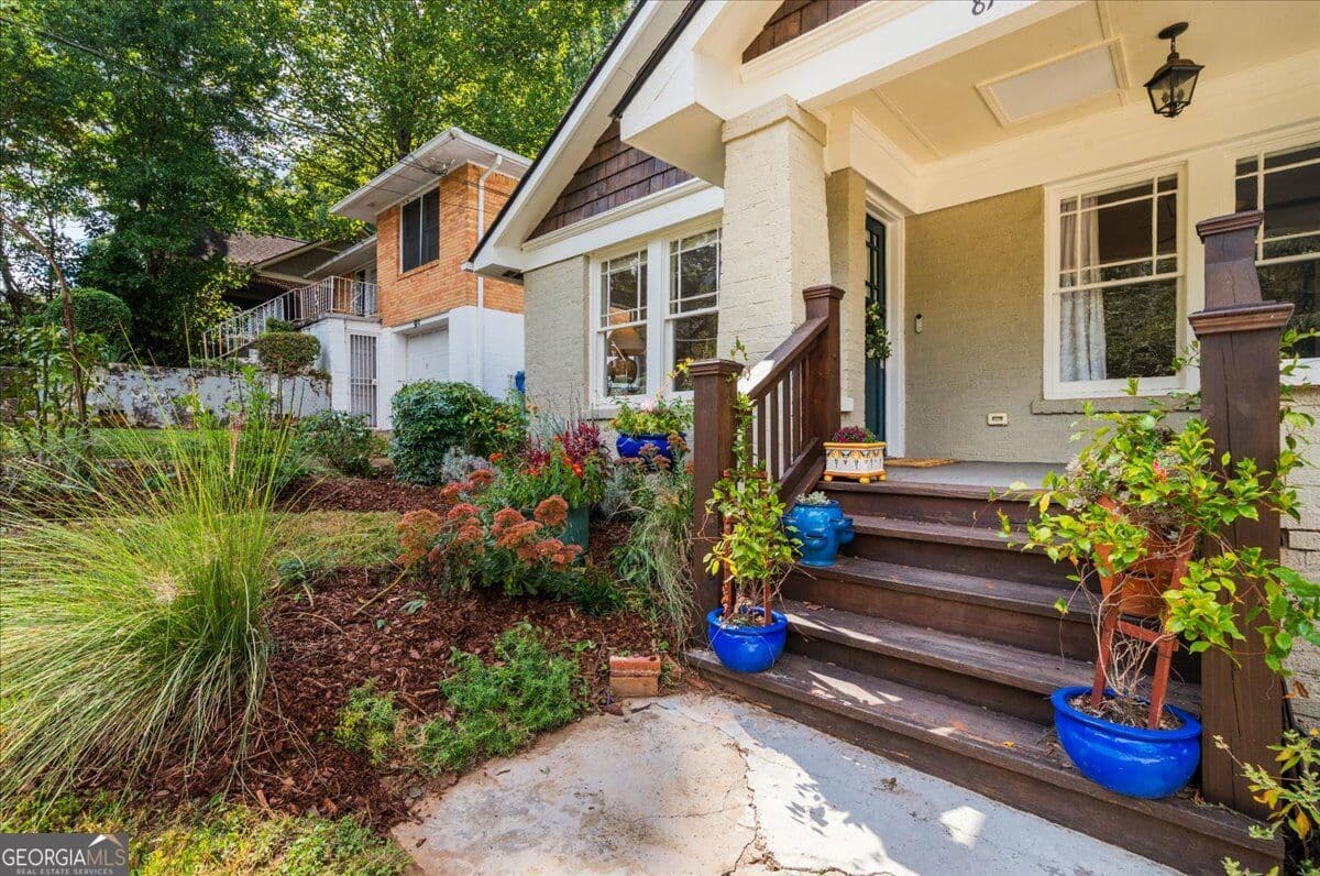 2 bedroom, 2 bathroom, 1,160 sq ft single family residence for sale at 87 Warren Street, Atlanta, GA 30317 — photo 2