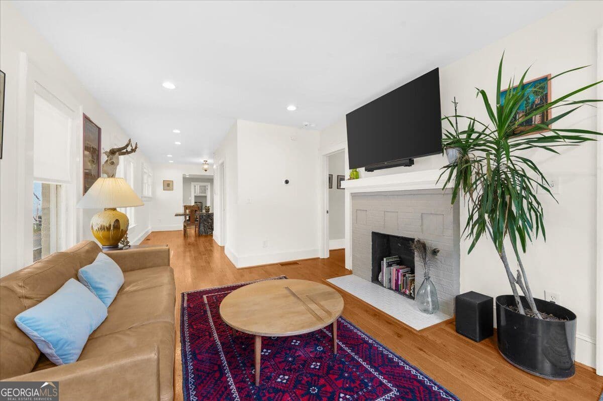 2 bedroom, 2 bathroom, 1,160 sq ft single family residence for sale at 87 Warren Street, Atlanta, GA 30317 — photo 6