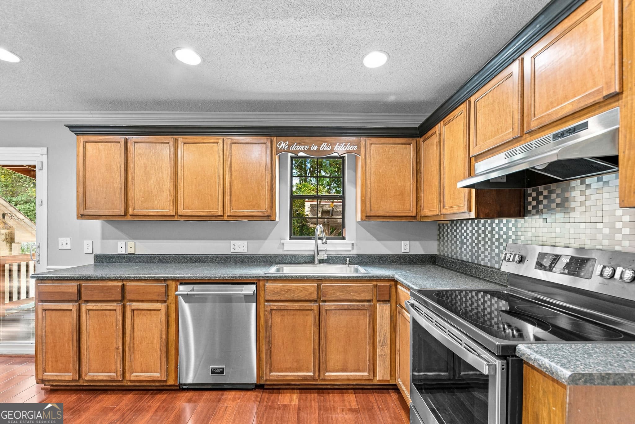 4 bedroom, 2 bathroom, 2,744 sq ft single family residence for sale at 700 E Bay Avenue, Kingsland, GA 31548 — photo 4