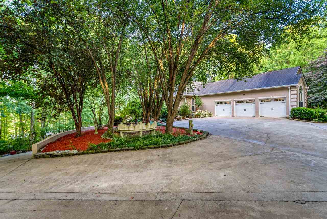 6 bedroom, 4.5 bathroom, 5,924 sq ft single family residence for sale at 186 Hoot Owl Lane, Eatonton, GA 31024 — photo 7