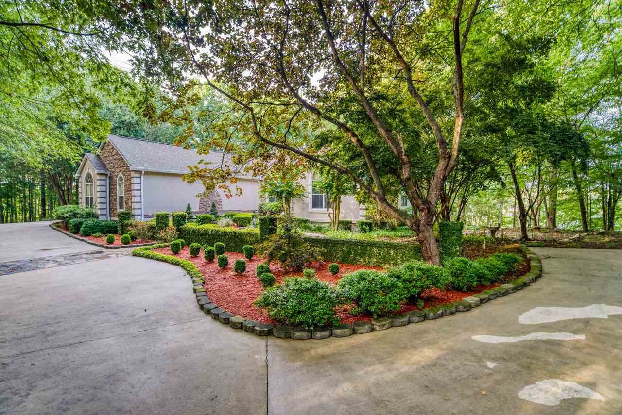 6 bedroom, 4.5 bathroom, 5,924 sq ft single family residence for sale at 186 Hoot Owl Lane, Eatonton, GA 31024 — photo 4
