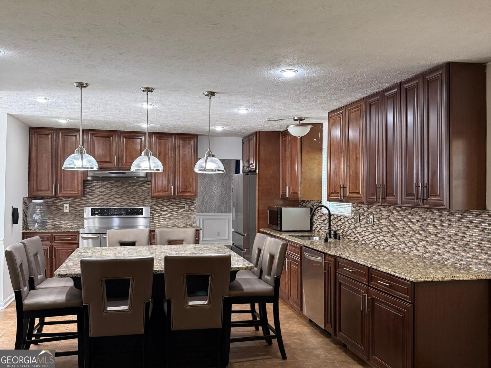 3 bedroom, 3 bathroom, 1,960 sq ft single family residence for sale at 3072 Aberdeen Way, Lithonia, GA 30038 — photo 7