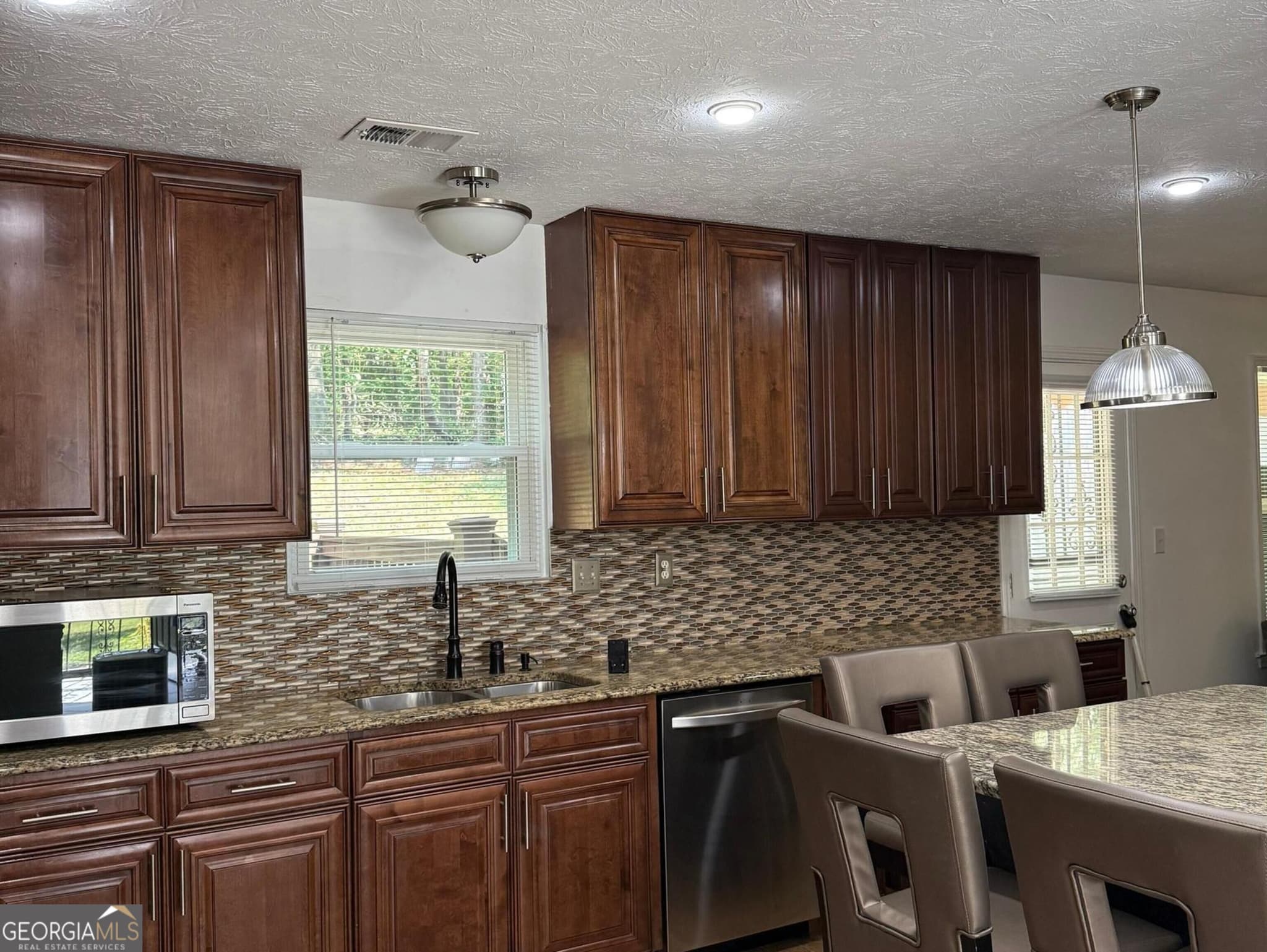 3 bedroom, 3 bathroom, 1,960 sq ft single family residence for sale at 3072 Aberdeen Way, Lithonia, GA 30038 — photo 8
