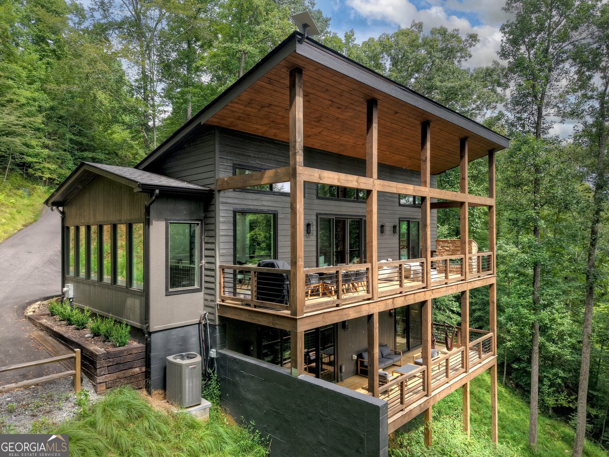 3 bedroom, 3.5 bathroom, 2,548 sq ft single family residence for sale at 271 Toccoa Preserve Court, Blue Ridge, GA 30513