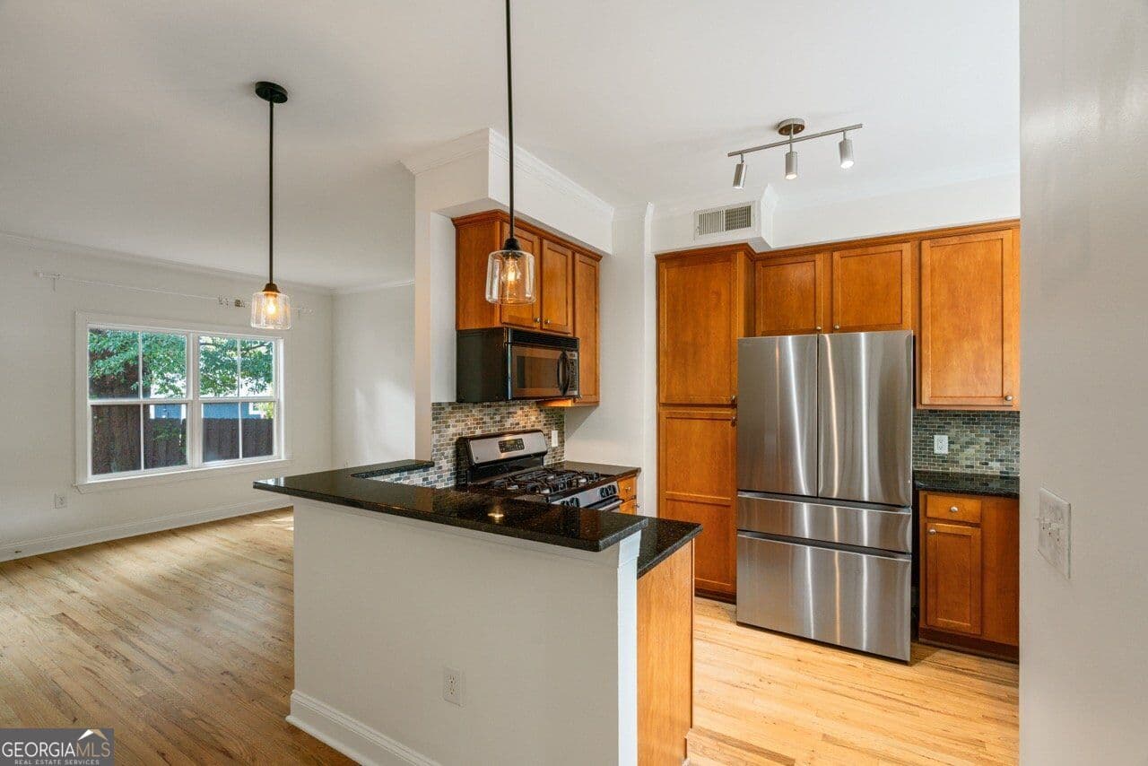 2 bedroom, 2 bathroom, 1,172 sq ft townhouse for sale at 242 Carlyle Park Drive, Atlanta, GA 30307 — photo 8