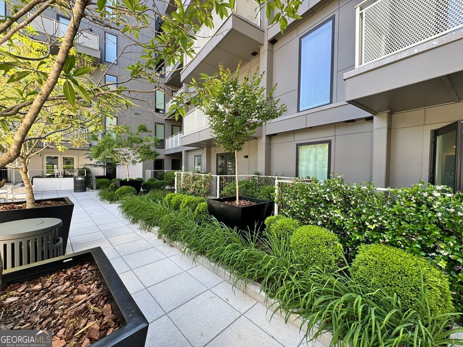 1 bedroom, 1 bathroom, 834 sq ft condominium for sale at 775 Juniper Street 208, Atlanta, GA 30308 — photo 6