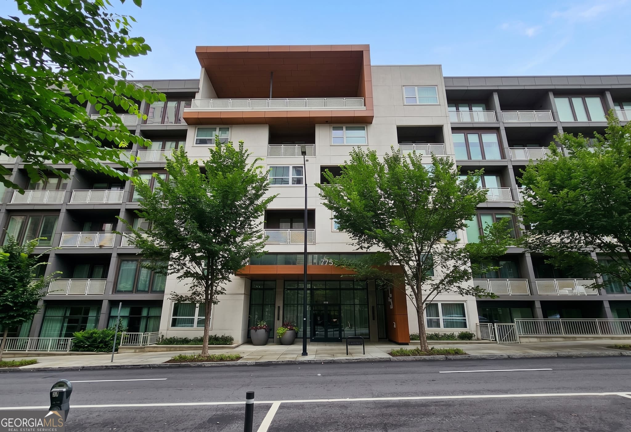 1 bedroom, 1 bathroom, 834 sq ft condominium for sale at 775 Juniper Street 208, Atlanta, GA 30308 — photo 3