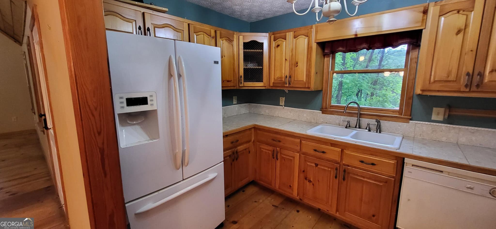 3 bedroom, 3 bathroom, 2,366 sq ft single family residence for sale at 278 N Lake Drive, Ellijay, GA 30536 — photo 2
