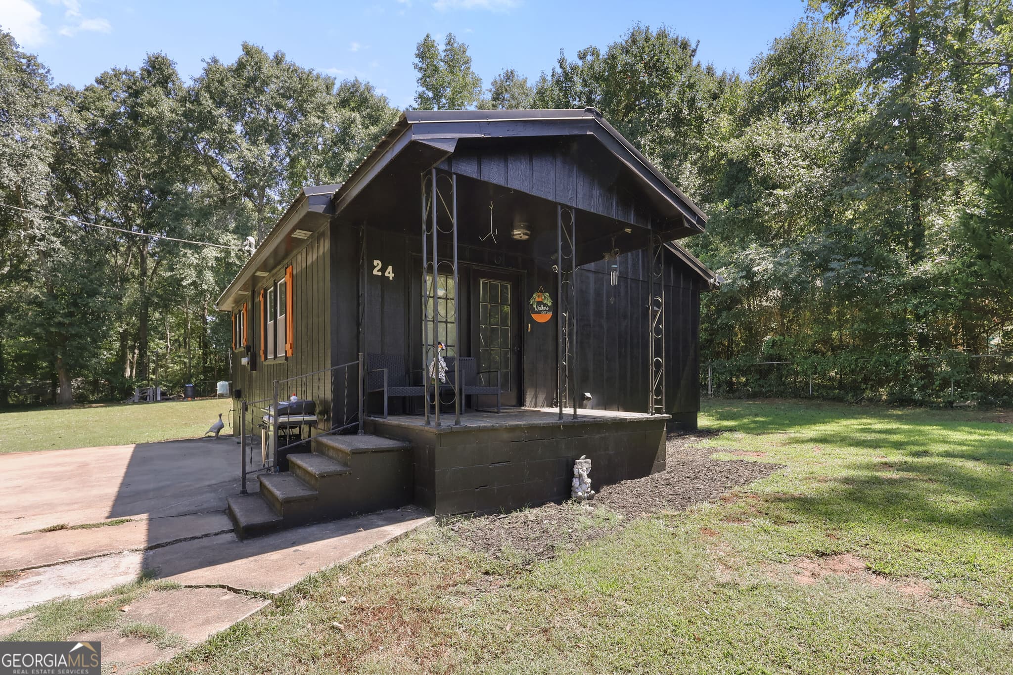 2 bedroom, 1 bathroom, 1,092 sq ft single family residence for sale at 24 Shady Lane, Jackson, GA 30233